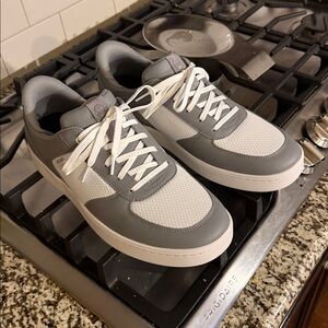 Kizik NWT men’s sneaker